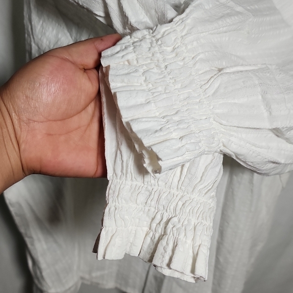 Chic White Blouse for Women - Picture 6 of 6